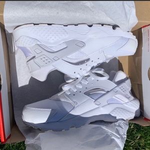Nike Huarache white 7Y